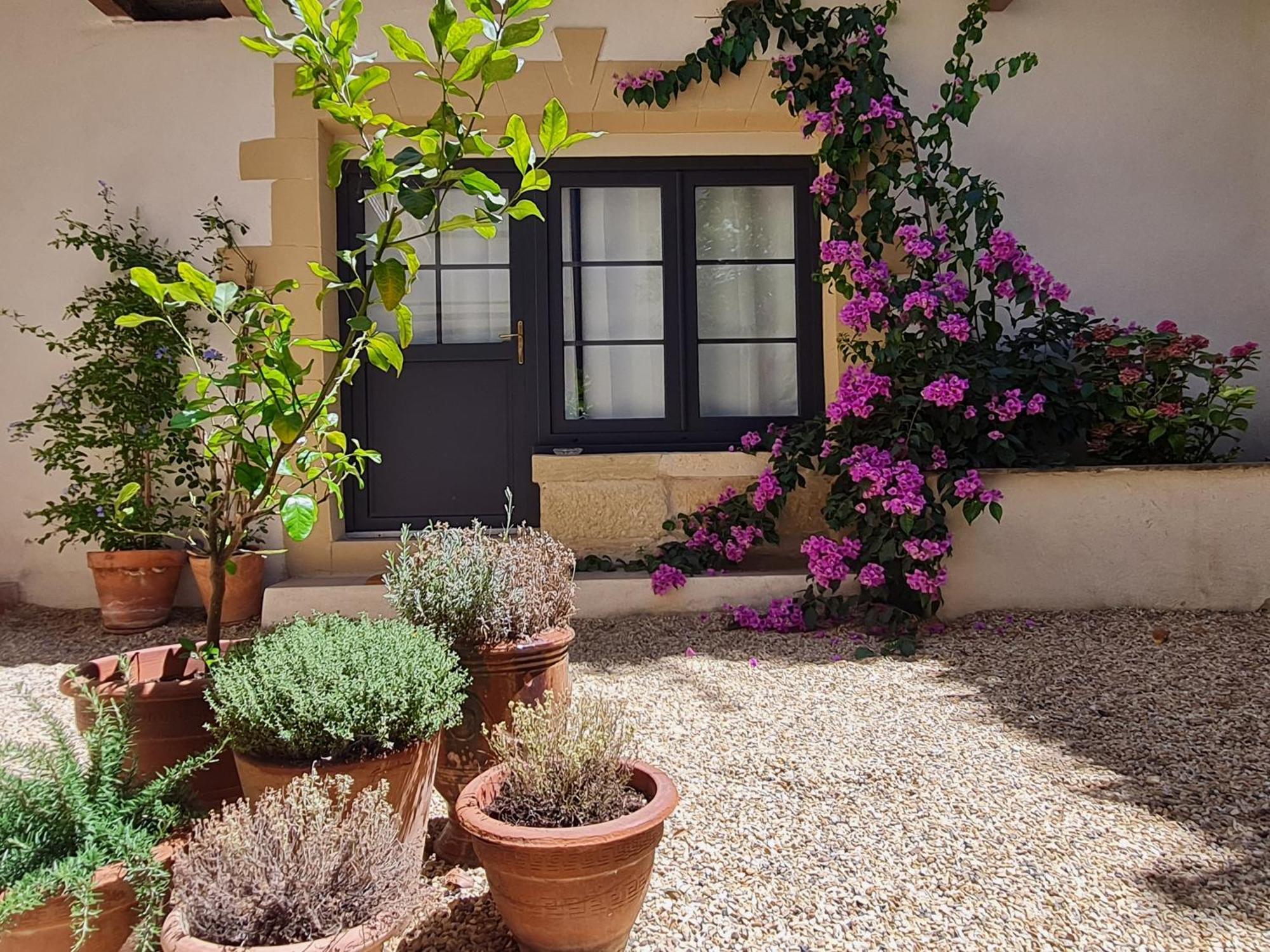 Les Songes D'Augustine Appartement Aigues-Vives  Buitenkant foto