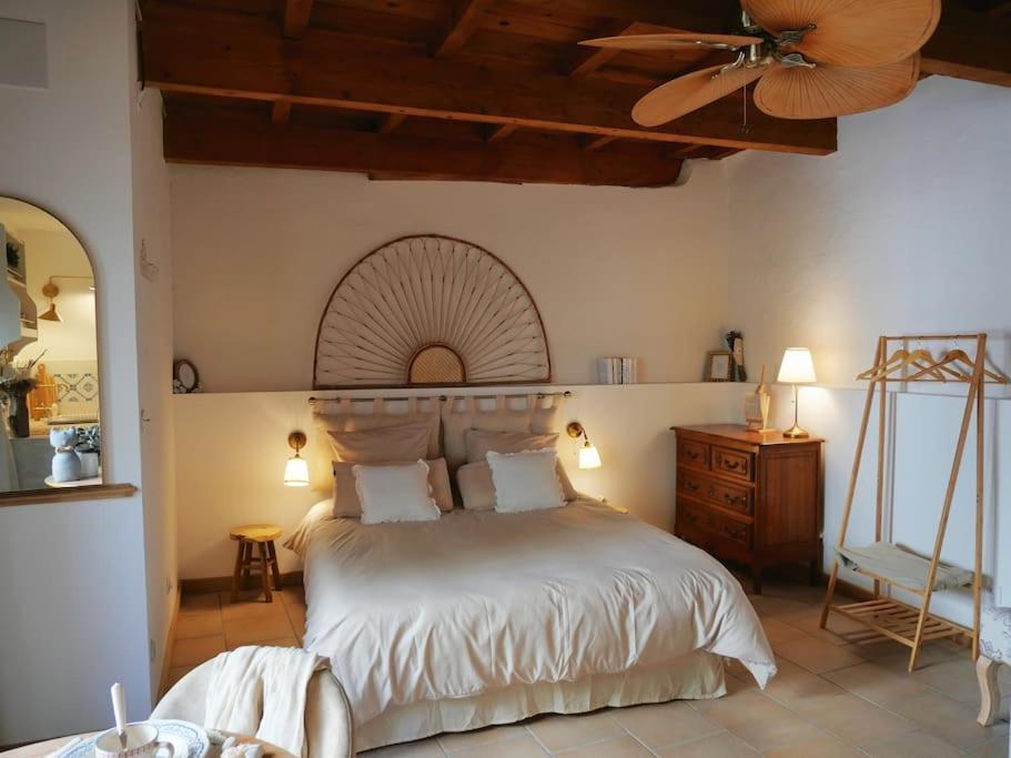 Les Songes D'Augustine Appartement Aigues-Vives  Buitenkant foto